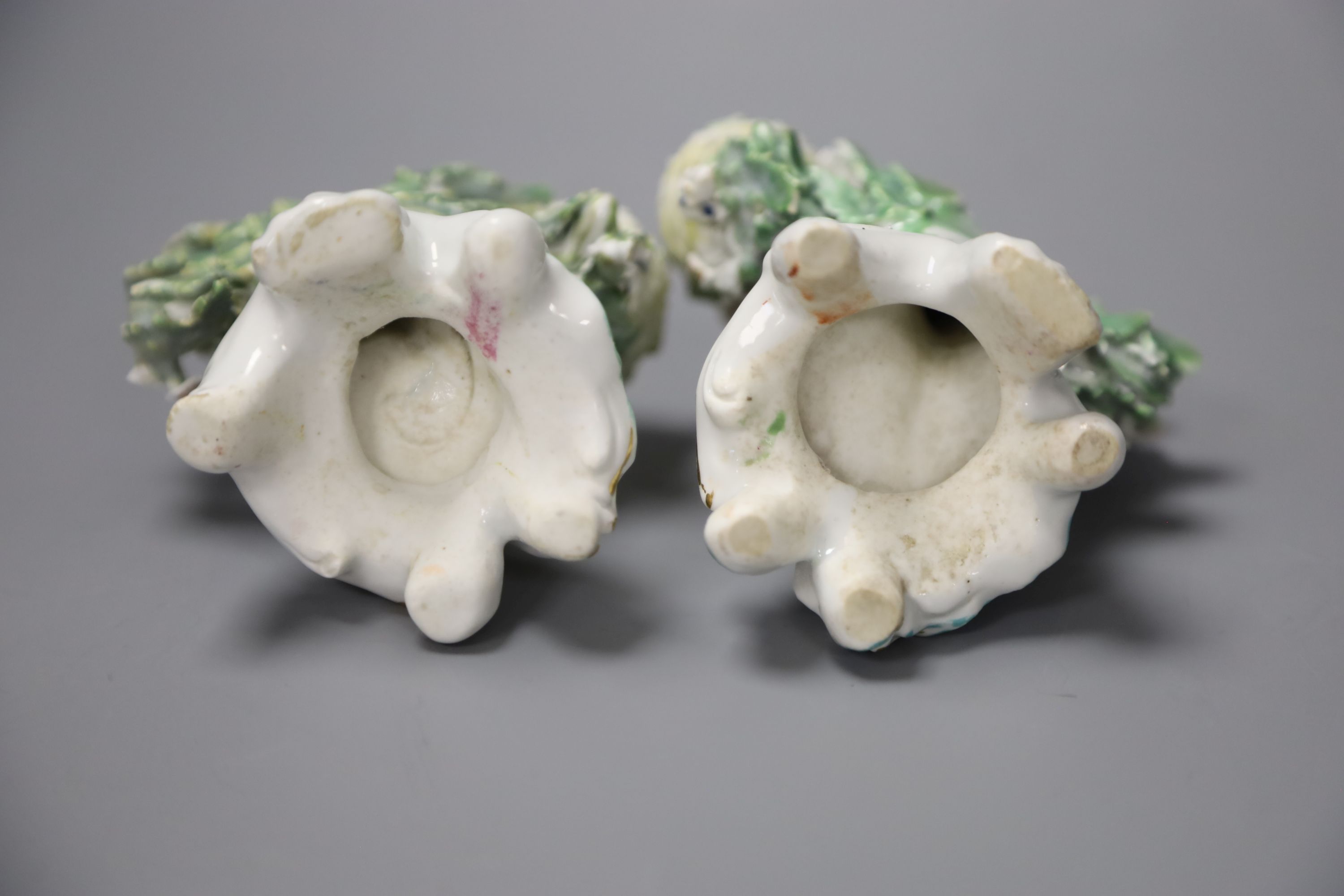 A pair of 18th century Derby figures of children holding baskets, height 12.5cm